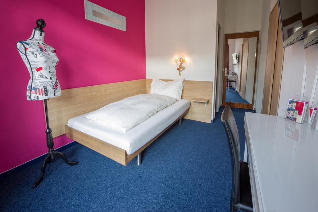 Ambassador Hotel 3*